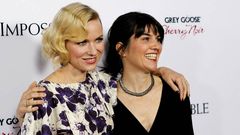 Mara Beln junto a la actriz Naomi Watts, que da vida a la superviviente del tsunami de Tailandia, en la presentacin de Lo imposible.