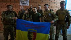 Zelensky, durante su visita al frente del Domb�s, el pasado 5 de junio