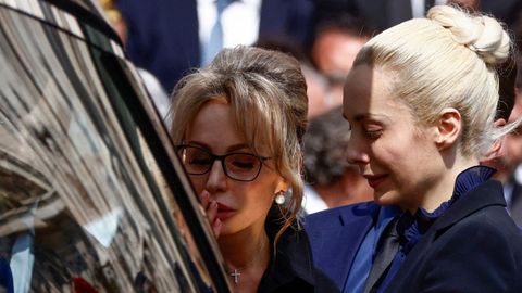 Marina Berlusconi y Marta Fascina en el entierro del ex primer ministro italiano Silvio Berlusconi