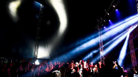 El p�blico baila en uno de los escenarios de la �ltima edici�n del festival, el pasado 29 de junio