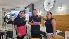 J�ssica, Daniel y Xana, en la cafeter�a Victoria de Paz N�voa