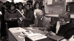 Firmando libros en colegio de cabana, 13-05-94