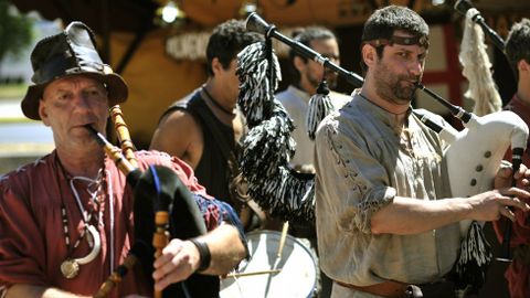 Los m�sicos y las actuaciones alegran los puestos