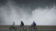 TEMPORAL EN EL MAR. OLAS. RIAZOR
