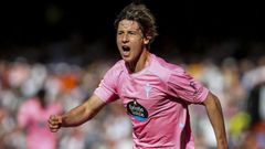 Fer L�pez celebra el segundo tanto del Celta en Valencia.
