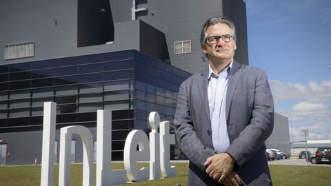 Diego Viana, en el exterior de la planta de InLeit en el pol�gono industrial de Teixeiro