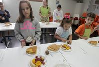 Los peque�os despidieron el curso de cocina aprendiendo a elaborar tortitas con frutas.