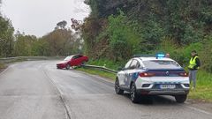La salida de v�a se registr� en el kil�metro 5 de la carretera N-642, en el municipio ribadense