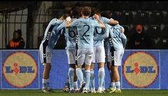 Los jugadores del Celta durante el duelo ante el PAOK.