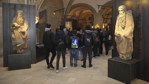 Las estatuas ?la de la izquierda con la fractura que resolvi el caso?, en una exposicin.