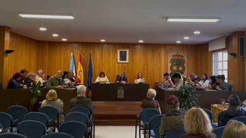 Un momento del pleno celebrado este jueves en Cambre.