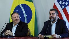 El secretario de Estado de EEUU, Mike Pompeo, y el canciller brasile�o, Ernesto Ara�jo, ofreciendo una rueda de prensa en Pacaraima (Brasil)