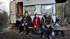 <span lang= gl >�Durmimos catro meses na caravana�</span>