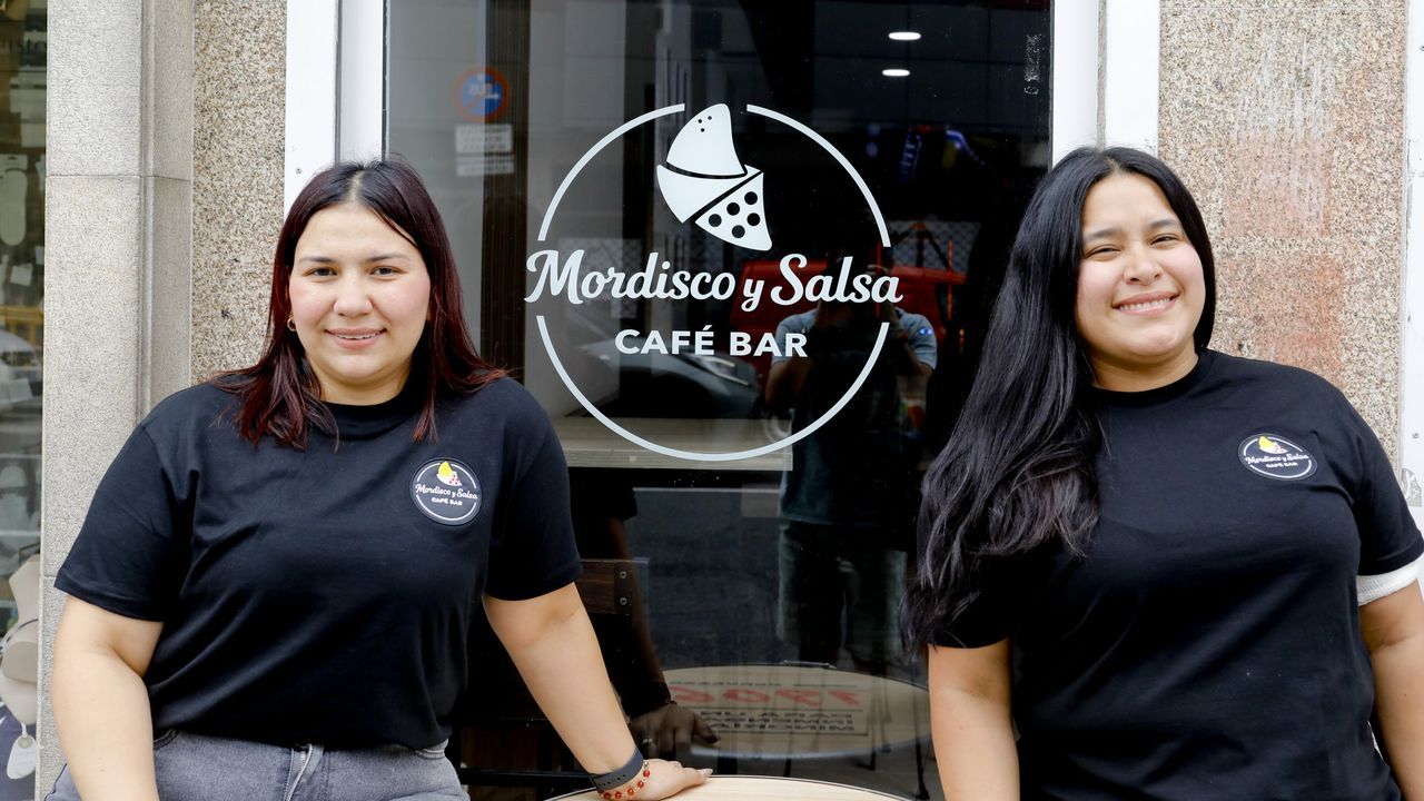 La hostelería que sostienen los inmigrantes en Santiago