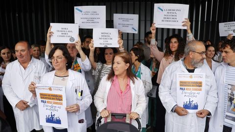 Concentración de médicos frente al CHUAC (A Coruña).
