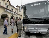 Aunque lleg� temprano, el convoy llam� la atenci�n en la estaci�n mientras sus pasajeros viajaban en bus hacia A Toxa. 