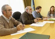 Moncho Barbeito -segundo por la izquierda-presidi� la sesi�n. 