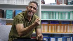 Roberto Leal presenta en Bueu su primera novela, �El s�tano�