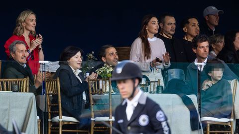 Marta Ortega junto a su marido, su hijo y unos amigos en el Real Club de Campo Villa de Madrid