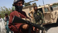 Milicianos y soldados de las fuerzas afganas en Herat