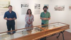  Daniel Lucas Teijeiro Mosquera, la alcaldesa María Barral y el director del Museo das Mariñas, Ángel Arcay, en la inauguración de la muestra «Arquitectura añoradas: o peirao»
