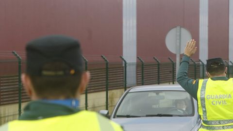 En la imagen, una fotografía de archivo de un control de la Guardia Civl.