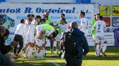 Los boiristas, celebrando en Barraa el gol decisivo en el partido contra el Sigeiro.