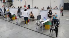 Vacunaci�n masiva de gallegos entre 60 y 65 a�os en el Ifevi (Vigo)
