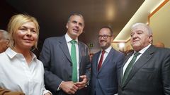 El secretario general de Vox, Javier Ortega Smith (2i), y diputados y responsables de este partido en Asturias, tras finalizar el Pleno de constituci�n del nuevo parlamento asturiano tras las �ltimas elecciones auton�micas.