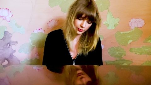 Taylor Swift actuando en el concierto 'One World: Together at Home'