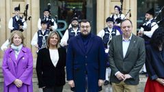 El presidente del Principado de Asturias, Adrin Barbn (2d), junto a la vicepresidenta del Principado Gimena Llamado(2i) y el alcalde de Villaviciosa, Alejandro Vega(d) interviene en el acto de apertura del IV Congreso Mundial de Asturiana 'Asturias, lo que nos une'.