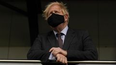 Boris Johnson, durante una visita el lunes a un centro de vacunaci�n.
