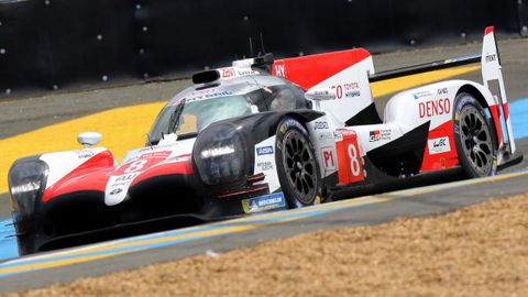 Fernando Alonso al mando del Toyota en las 24 horas de Le Mans