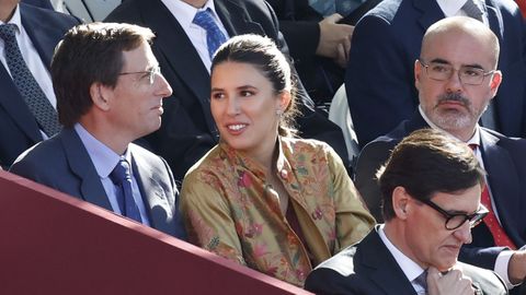 El alcalde de Madrid, Jos Luis Martnez-Almeida (i), su mujer Teresa Urquijo (c) y el delegado del Gobierno en Madrid, Francisco Martn