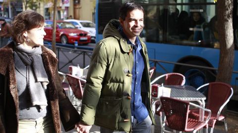 Andrs Herzog, candidato de UPyD, con su mujer. 