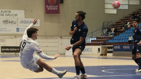 Gonzalo en el enfrentamiento entre O Parrulo Ferrol y el Crdoba.