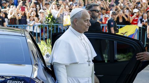 El papa Le�n XIV, a su llegada al centro Cedia 24 Horas.