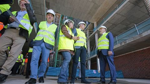 EL PRESIDENTE DE LA XUNTA ALFONSO RUEDA Y EL ALCALDE DE PONTEVEDRA MIGUEL ANXO FERNANDEZ LORES VISITAN LAS OBRAS DEL HOSPITAL GRAN MONTECELO