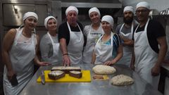 Chema Dapena, en el centro, con algunos de sus alumnos