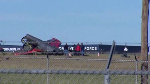 Dos aviones se estrellan en pleno vuelo durante una exhibici�n a�rea en Dallas