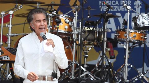 Actuaci�n del venezolano Jos� Luis Rodr�guez El Puma durante el concierto en el puente fronterizo de Tienditas, en C�cuta (Colombia)