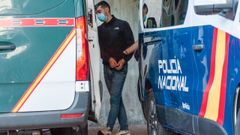 Traslado a la c�rcel de Teixeiro del �ltimo detenido por el crimen de Samuel Luiz tras comparecer en los juzgados de A Coru�a.
