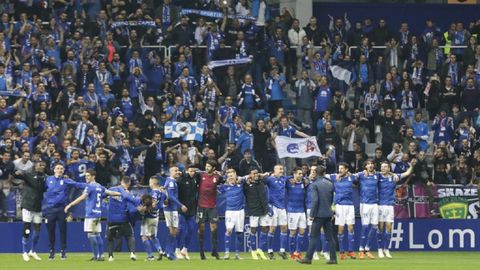 Los jugadores del Oviedo celebrando la victoria ante el Sporting en la 18/19