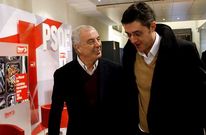 <span lang= es-es >Pachi err� el tiro</span>. La direcci�n provincial del PSOE -af�n al exsecretario general del PSdeG, Pachi V�zquez- apost� de forma m�s o menos p�blica por Eduardo Madina. Aunque el vasco fue el m�s votado en Ourense, el elegido ha sido Pedro S�nchez, que s� gan� en la capital ourensana. 