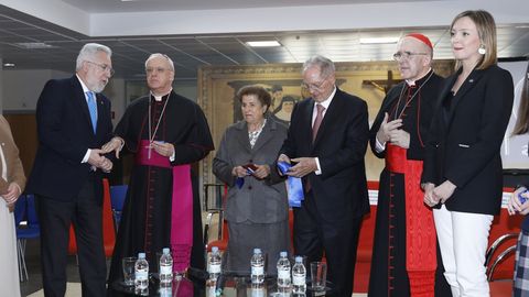 Miguel Santalices, Leonardo Lemos, Salud Conde, Olegario V�zquez Ra�a, Carlos Osoro y Fabiola Garc�a