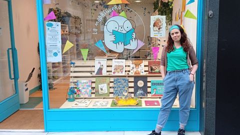 Tania de la Cruz está al frente de La Madriguera, una librería que cumple su primer año.