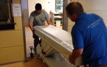 El nuevo TAC lleg� ayer al hospital comarcal de Valdeorras. 
