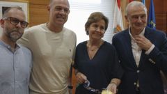 �scar Luis Celada, a la derecha, en una recepci�n en Gij�n tras el Mundial 2026