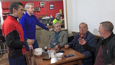 Fin de jornada en el bar Santiago, frente a la residencia oficial de Monte Po.