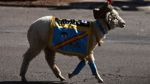 El carnero Titán, este miércoles, desfilando con la Legión en la parada militar del 12-O